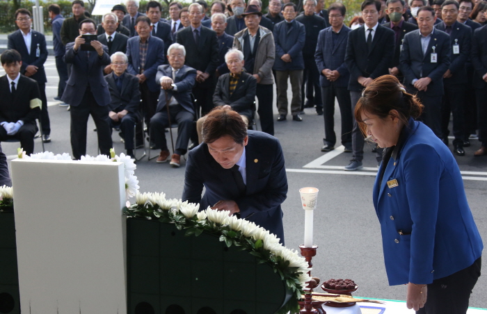 故 최희욱 전 시장, 시청에서 ‘마지막 여정’