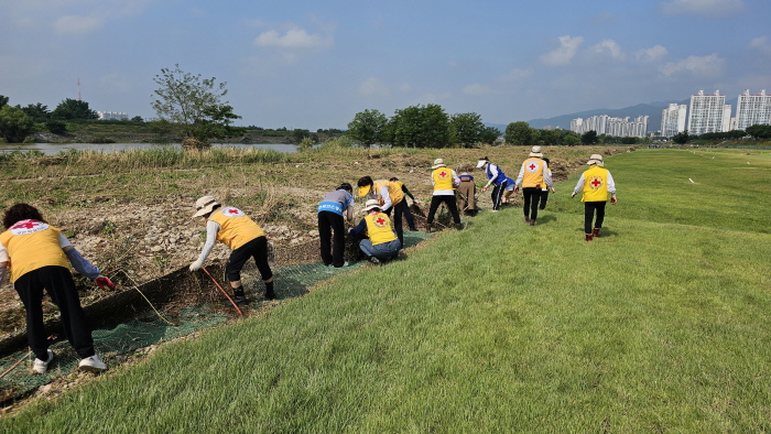 경산자봉, 수해복구활동에 ‘구슬땀’ 