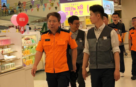 박기형 소방서장, 대형마트 안전지도·점검