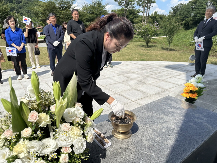 “뉴라이트 독립기념관장 임명 철회하라!”