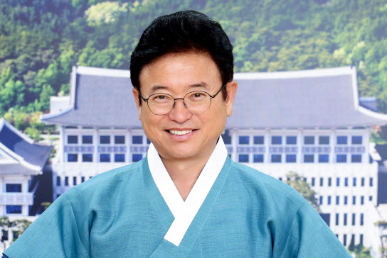 “행복하고 웃음이 넘쳐나는 추석 보내길”