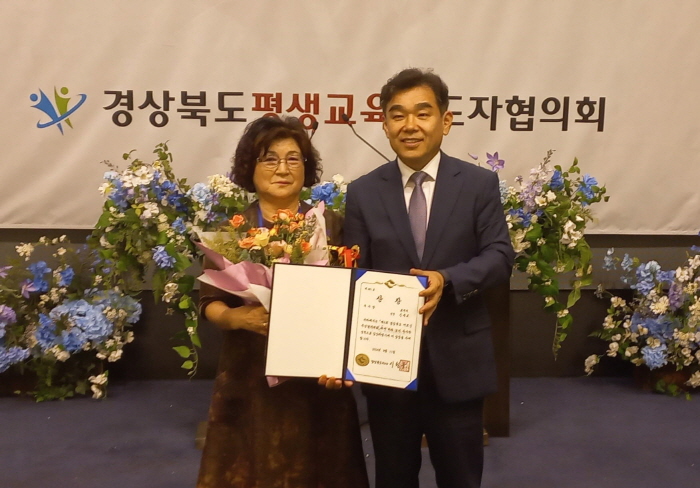 경산 김정조 어르신, 개인전 ‘우수상’ 