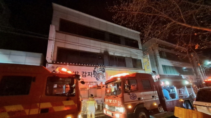 옥곡동 상가주택에서 화재 발생 