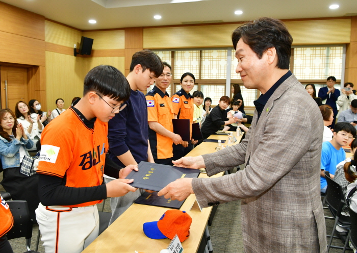 (재)경산시장학회, 2025년 장학증서 수여
