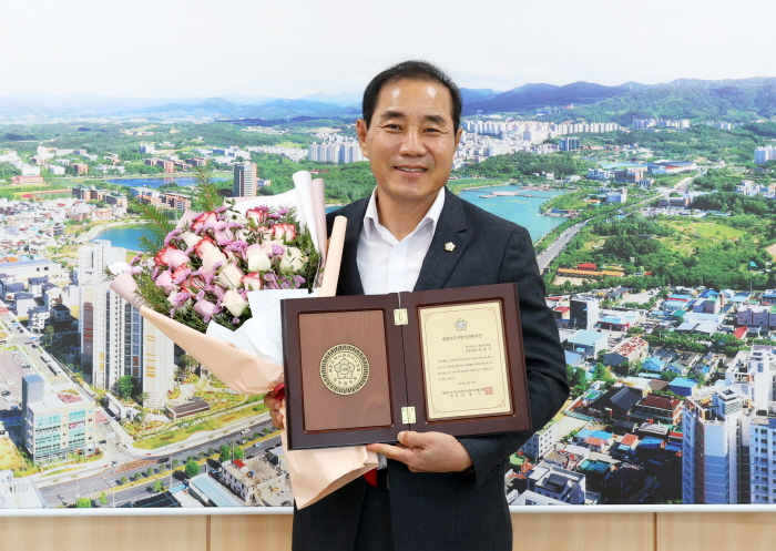 권중석 의원 ‘지방의정봉사상’ 수상