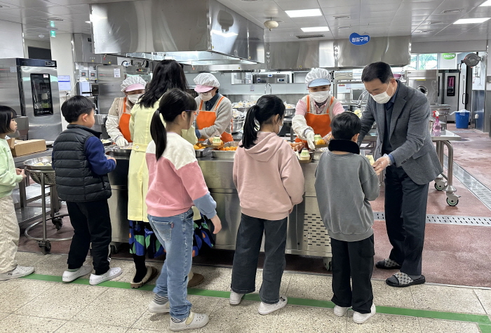 교육공무직 파업...경산 4개 학교 급식 중단