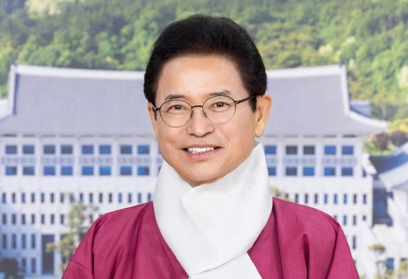 “지치지 않는 말처럼, 묵묵히 나아갑시다”