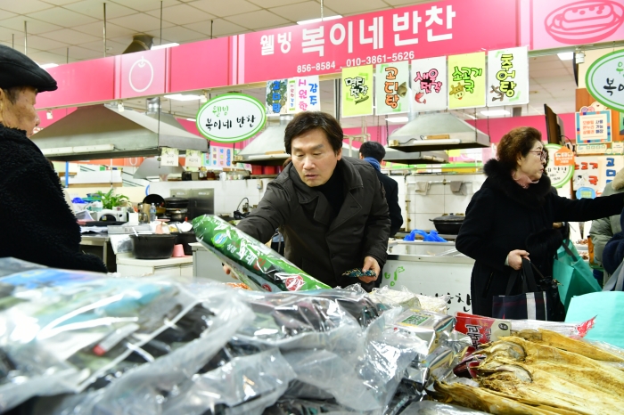 경산시 ‘설맞이 전통시장 장보기’